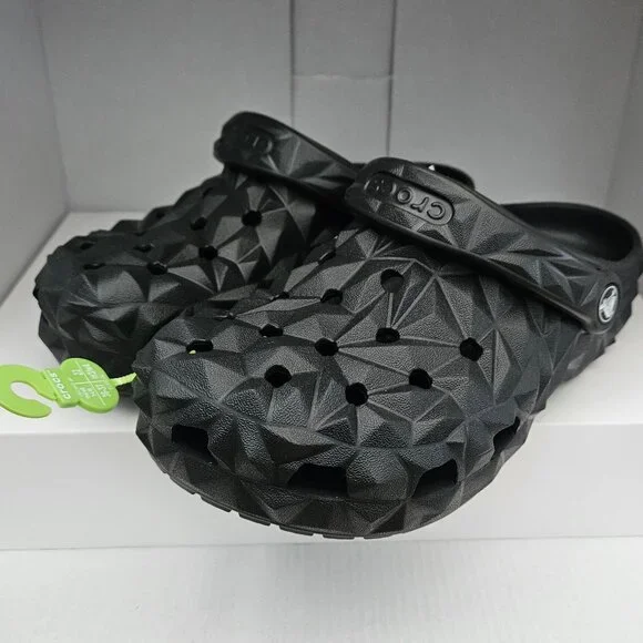 Crocs Classic Clog Unisex Black Women 6 Men 4 Geometric Shoes 209563-001 New - Picture 3 of 7